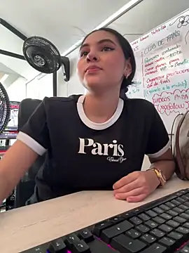 Snapshot of AlinnaRosee_ chatting on March 2026 04:13:01 PM AlinnaRosee online show from March 2026 04:13:01 PM