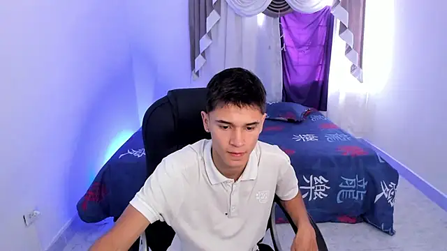 Aron Boyy online show from October 2025 07:44:02 PM