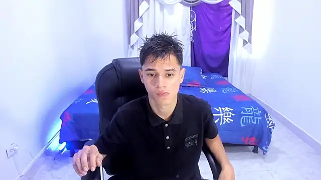 Aron Boyy online show from October 2025 08:33:01 PM