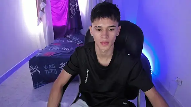 Aron Boyy online show from October 2025 08:14:02 PM