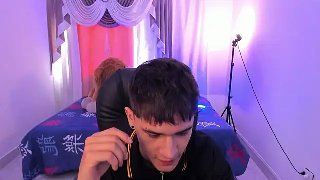 Aron Boyy online show from April 2026 08:20:02 PM