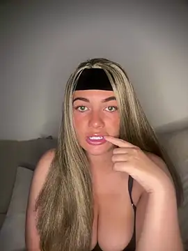 little lola x online show from May 2026 08:04:02 PM