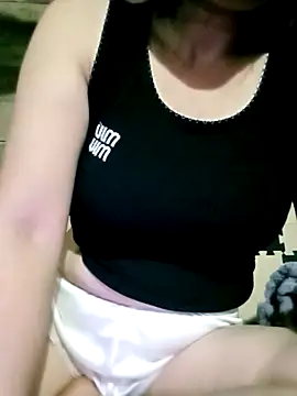 Snapshot of Surrilove chatting on December 2025 04:25:01 PM Surrilove online show from December 2025 04:25:01 PM