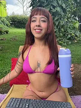 AliceMrtnz online show from May 2026 04:05:02 PM