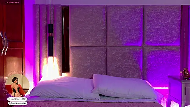 Snapshot of Martina-Roberts- chatting on September 2025 04:13:02 AM Martina-Roberts- online show from September 2025 04:13:02 AM