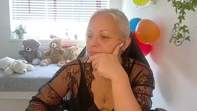 Linsy Kim online show from December 2025 09:17:01 AM