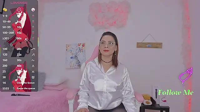 milfAaura online show from November 2025 02:15:02 AM