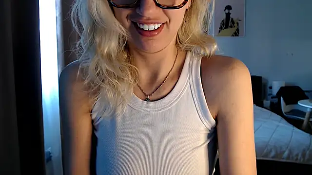 Snapshot of VivianCoke chatting on February 2026 10:12:01 AM VivianCoke online show from February 2026 10:12:01 AM