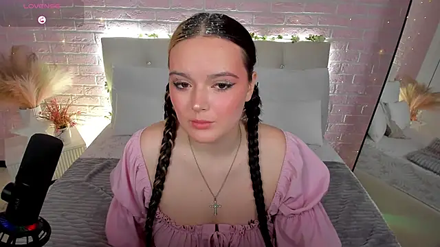 Snapshot of HeyMary chatting on September 2025 05:09:01 AM HeyMary online show from September 2025 05:09:01 AM