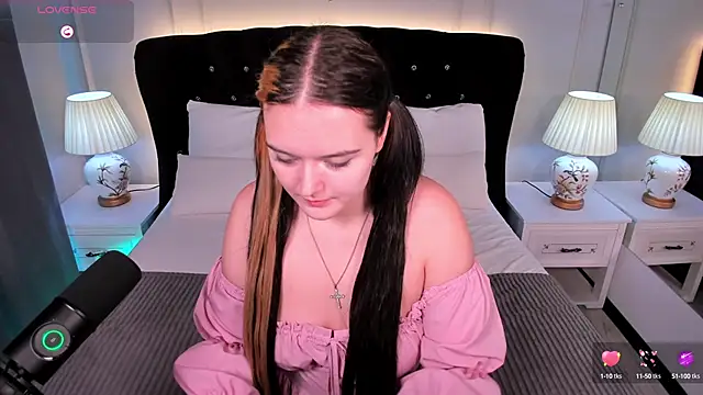 Snapshot of HeyMary chatting on September 2025 07:34:02 AM HeyMary online show from September 2025 07:34:02 AM