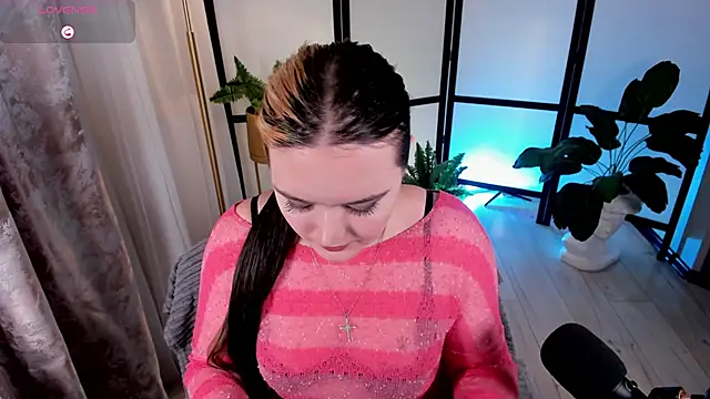 Snapshot of HeyMary chatting on September 2025 11:04:02 AM HeyMary online show from September 2025 11:04:02 AM