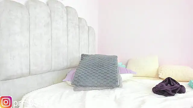 paula cosio online show from October 2025 04:05:02 PM