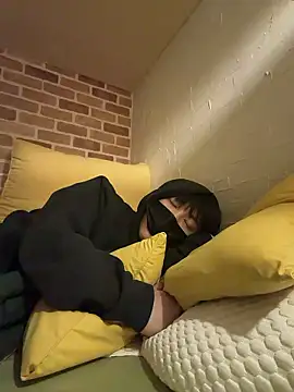 Snapshot of honeybottle chatting on February 2026 05:45:02 PM honeybottle online show from February 2026 05:45:02 PM