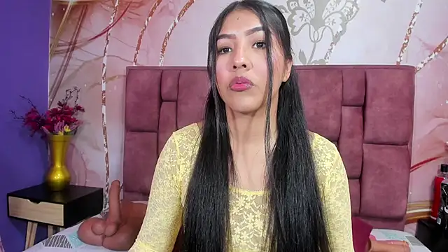 Snapshot of luna_maisonn chatting on December 2025 08:25:01 PM luna maisonn online show from December 2025 08:25:01 PM