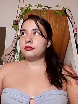 Snapshot of Yuli-27 chatting on November 2025 02:32:02 AM Yuli-27 online show from November 2025 02:32:02 AM