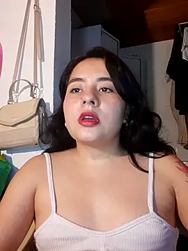 Snapshot of Yuli-27 chatting on December 2025 08:18:02 PM Yuli-27 online show from December 2025 08:18:02 PM