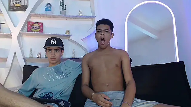 PRETTY FEM online show from September 2025 01:45:01 PM