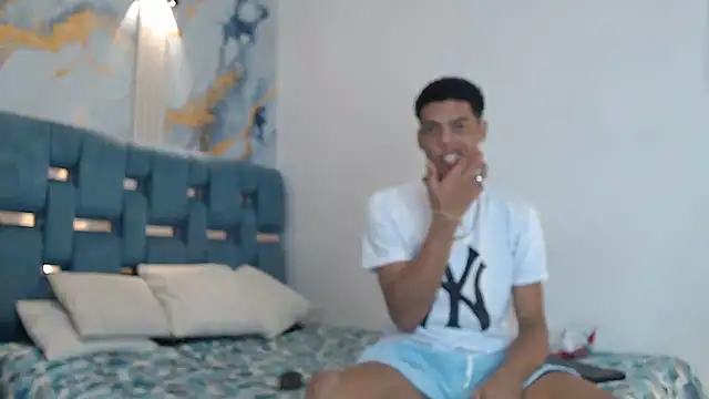 PRETTY FEM online show from January 2026 01:19:01 AM