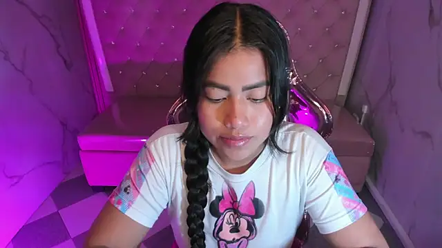 Snapshot of Victoria_b_ chatting on October 2025 07:43:01 PM Victoria b online show from October 2025 07:43:01 PM