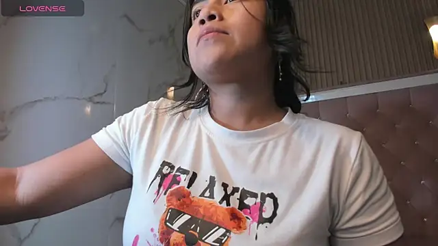 Snapshot of Victoria_b_ chatting on October 2025 08:09:02 PM Victoria b online show from October 2025 08:09:02 PM