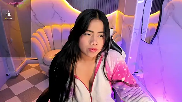 Snapshot of Victoria_b_ chatting on October 2025 07:56:02 PM Victoria b online show from October 2025 07:56:02 PM