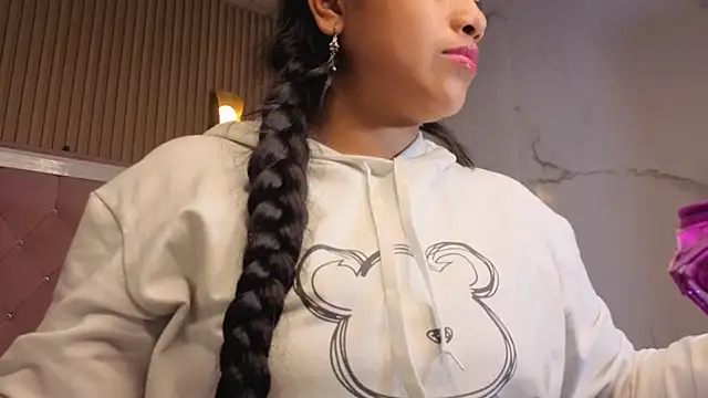 Snapshot of Victoria_b_ chatting on November 2025 08:18:01 PM Victoria b online show from November 2025 08:18:01 PM