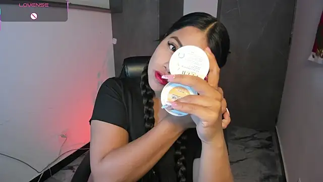 Snapshot of Victoria_b_ chatting on December 2025 07:54:02 PM Victoria b online show from December 2025 07:54:02 PM