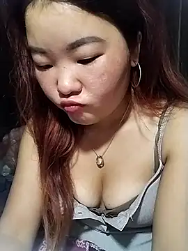 Snapshot of lylylove chatting on May 2026 11:12:02 PM lylylove online show from May 2026 11:12:02 PM