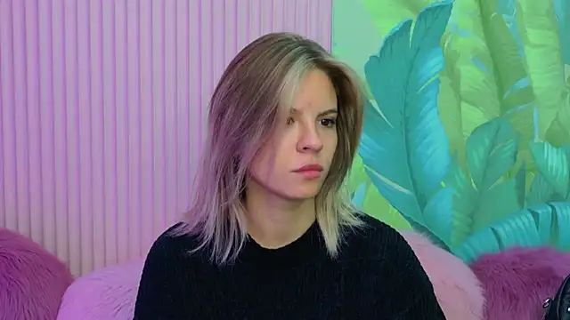 Snapshot of KiaraRolls chatting on October 2025 09:23:02 PM KiaraRolls online show from October 2025 09:23:02 PM