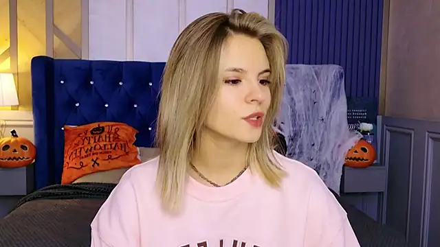 Snapshot of KiaraRolls chatting on October 2025 09:04:01 PM KiaraRolls online show from October 2025 09:04:01 PM