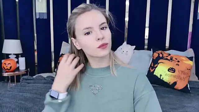 Snapshot of KiaraRolls chatting on October 2025 08:38:01 PM KiaraRolls online show from October 2025 08:38:01 PM