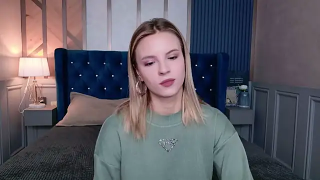 Snapshot of KiaraRolls chatting on November 2025 10:37:01 AM KiaraRolls online show from November 2025 10:37:01 AM