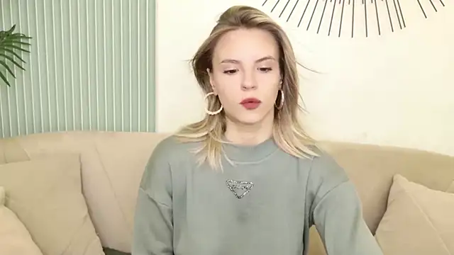 Snapshot of KiaraRolls chatting on November 2025 10:04:02 AM KiaraRolls online show from November 2025 10:04:02 AM