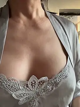 xiiuuff18 online show from September 2025 10:32:01 PM