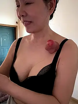 xiiuuff18 online show from October 2025 12:32:01 AM