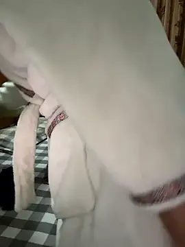 xiiuuff18 online show from April 2026 01:41:01 PM