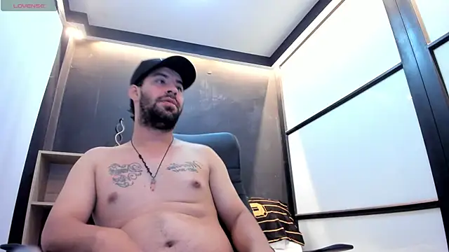 JhoanMontes online show from October 2025 07:34:01 PM