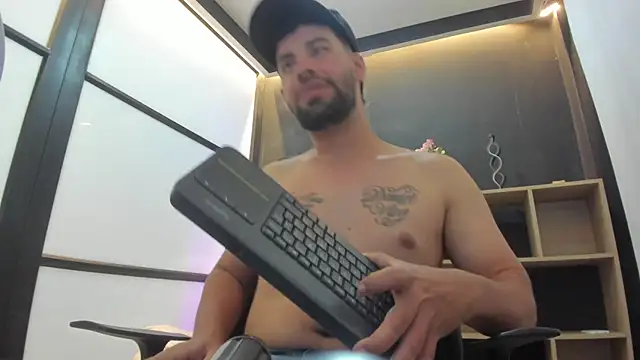 JhoanMontes online show from October 2025 07:37:01 PM