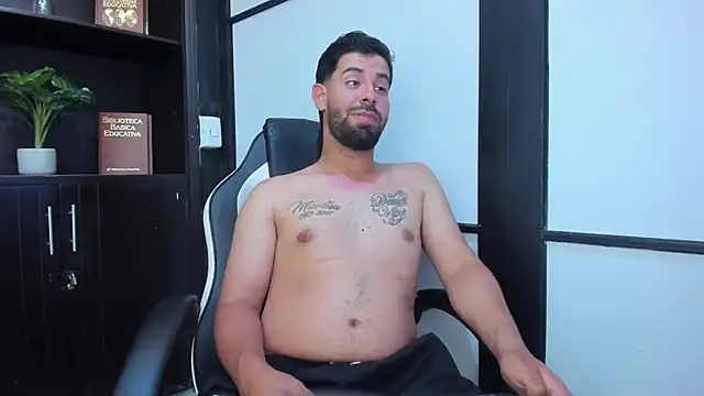 JhoanMontes online show from November 2025 07:36:02 PM