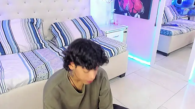 Snapshot of Thedoll_ethan7 chatting on September 2025 07:26:01 PM Thedoll ethan7 online show from September 2025 07:26:01 PM