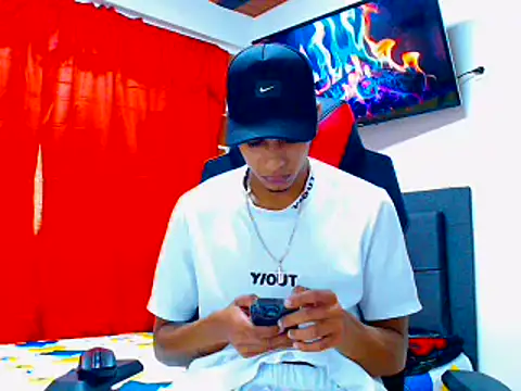 cristian tayron1 online show from July 2026 09:00:02 PM