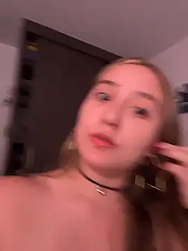 MoraInFire online show from April 2026 04:46:02 AM