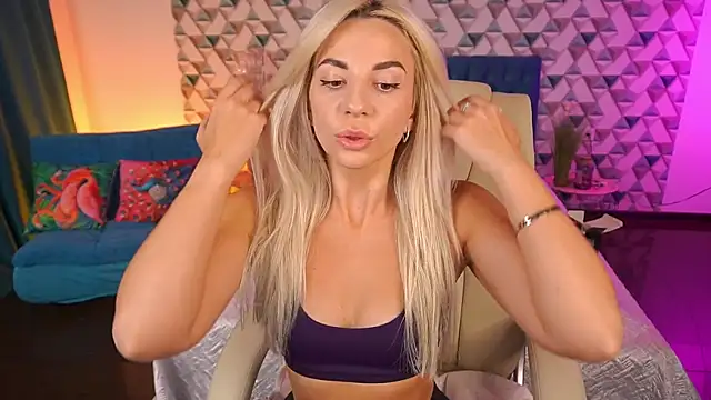BellaRayyy online show from May 2026 01:18:02 PM