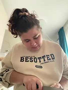 Snapshot of AliceCurlyX chatting on February 2026 10:25:01 AM AliceCurlyX online show from February 2026 10:25:01 AM