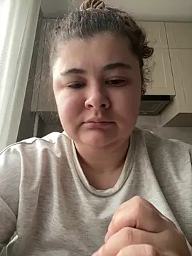 Snapshot of AliceCurlyX chatting on February 2026 10:24:01 AM AliceCurlyX online show from February 2026 10:24:01 AM