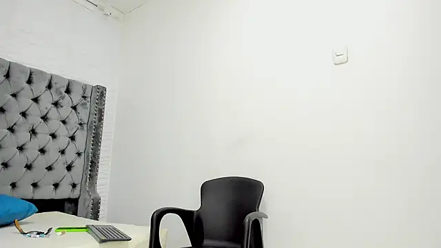 Snapshot of DOUGLAS_099 chatting on October 2025 01:39:02 PM DOUGLAS 099 online show from October 2025 01:39:02 PM