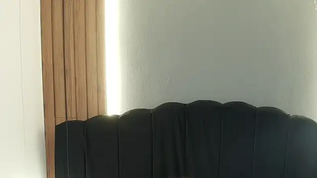 Snapshot of LiaMonroee_ chatting on March 2026 12:21:01 PM LiaMonroee online show from March 2026 12:21:01 PM