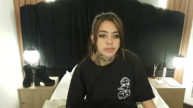 Snapshot of LiaMonroee_ chatting on March 2026 12:11:02 PM LiaMonroee online show from March 2026 12:11:02 PM