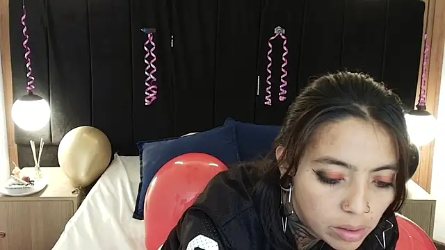 Snapshot of LiaMonroee_ chatting on March 2026 12:32:01 PM LiaMonroee online show from March 2026 12:32:01 PM