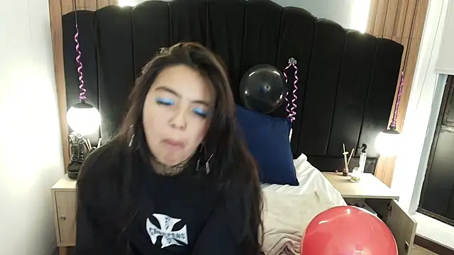 Snapshot of LiaMonroee_ chatting on March 2026 12:22:01 PM LiaMonroee online show from March 2026 12:22:01 PM